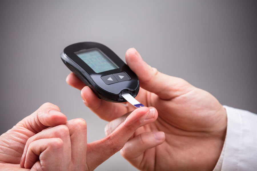 diabetes test finger